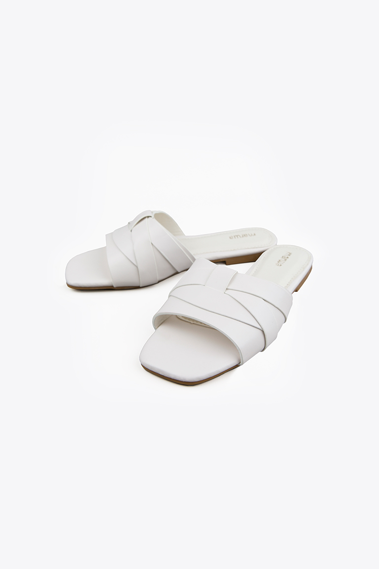 SANDALES A BRIDES TRESSEES