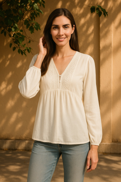 BLOUSE À DÉTAILS AJOURÉS
