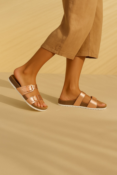 SANDALES À BRIDES AVEC BOUCLES 