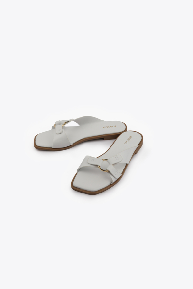 SANDALES À BRIDES AVEC BOUCLE