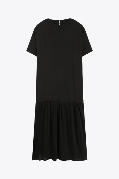 ROBE LONGUE À PLIS