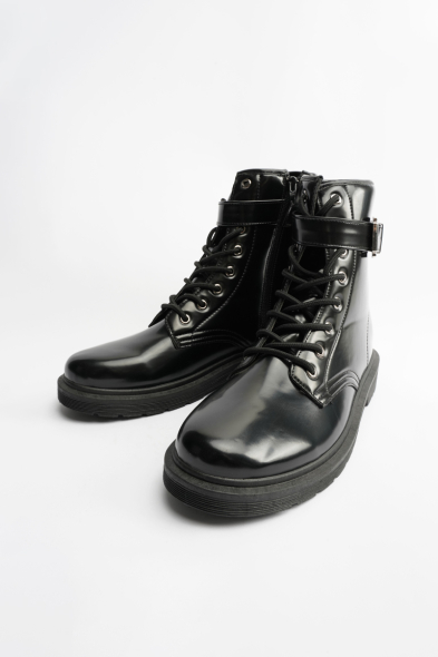 BOTTINES VERNIES AVEC BOUCLES