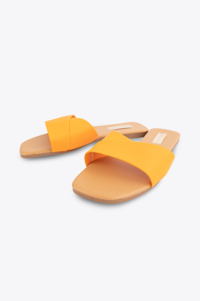 SANDALES PLATES UNE BRIDE CROISÉE