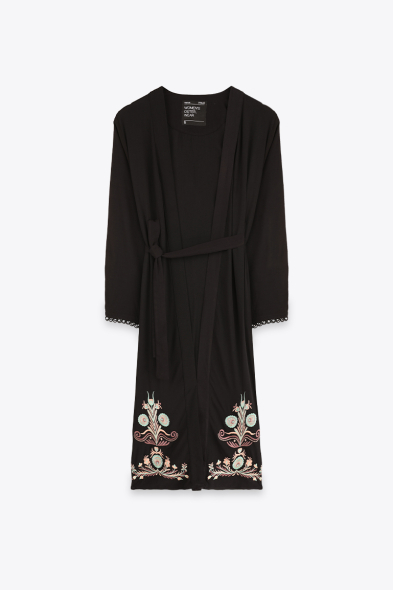 KIMONO AVEC BRODERIE