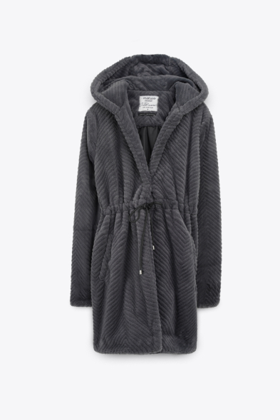 MANTEAU EN FOURRURE À CORDON