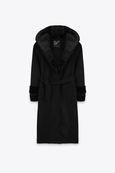 MANTEAU À FOURRURE ET CAPUCHE