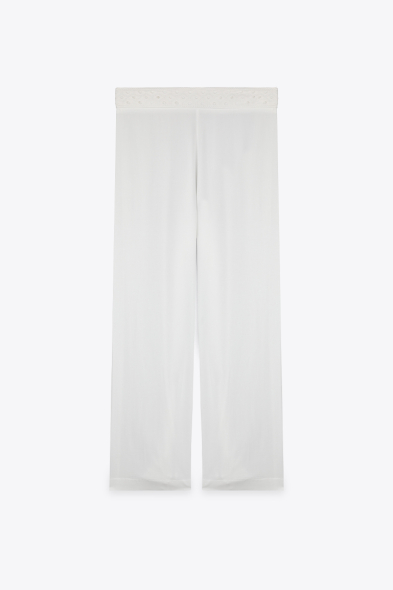PANTALON AVEC DENTELLE 