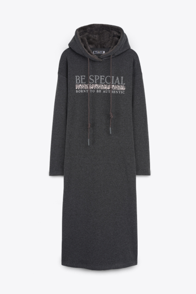 ROBE À CAPUCHE AVEC FOURRURE