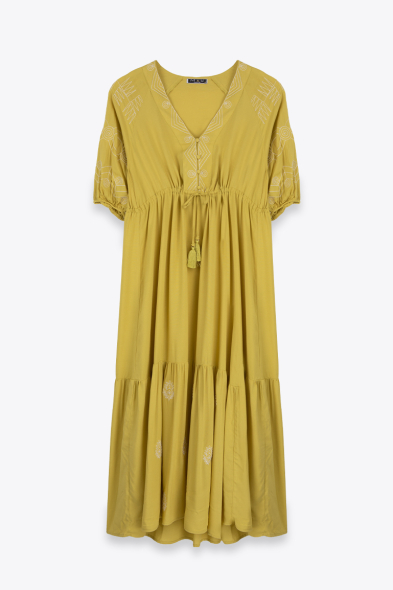 ROBE AVEC BRODERIE