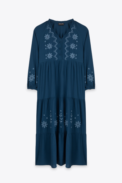 ROBE AVEC BRODERIE