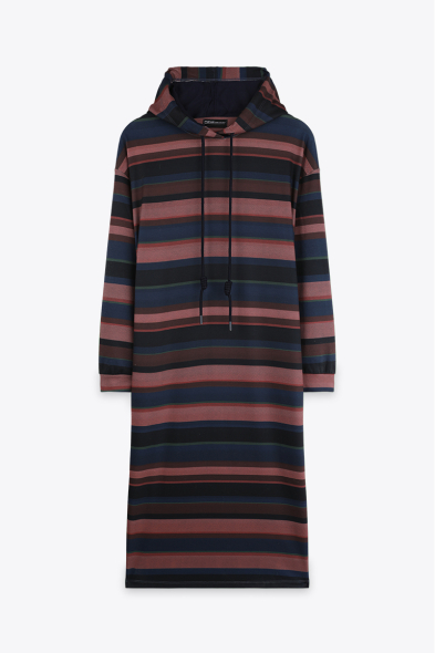 ROBE LONGUE À CAPUCHE