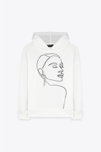 SWEAT À CAPUCHE ET BIJOUX